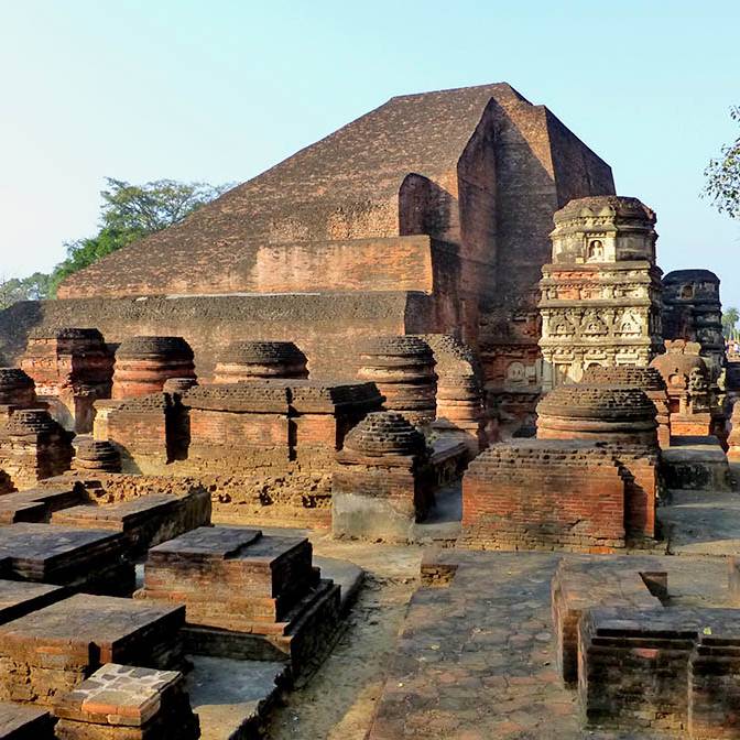 Sariputta_Stupa_Nalanda_University_India_-_panoramio_(2)