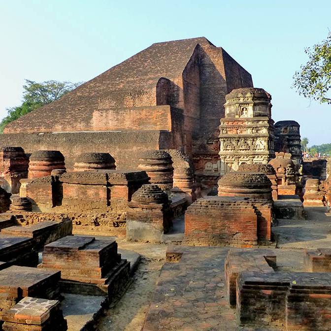 Sariputta_Stupa_Nalanda_University_India_-_panoramio_(2)